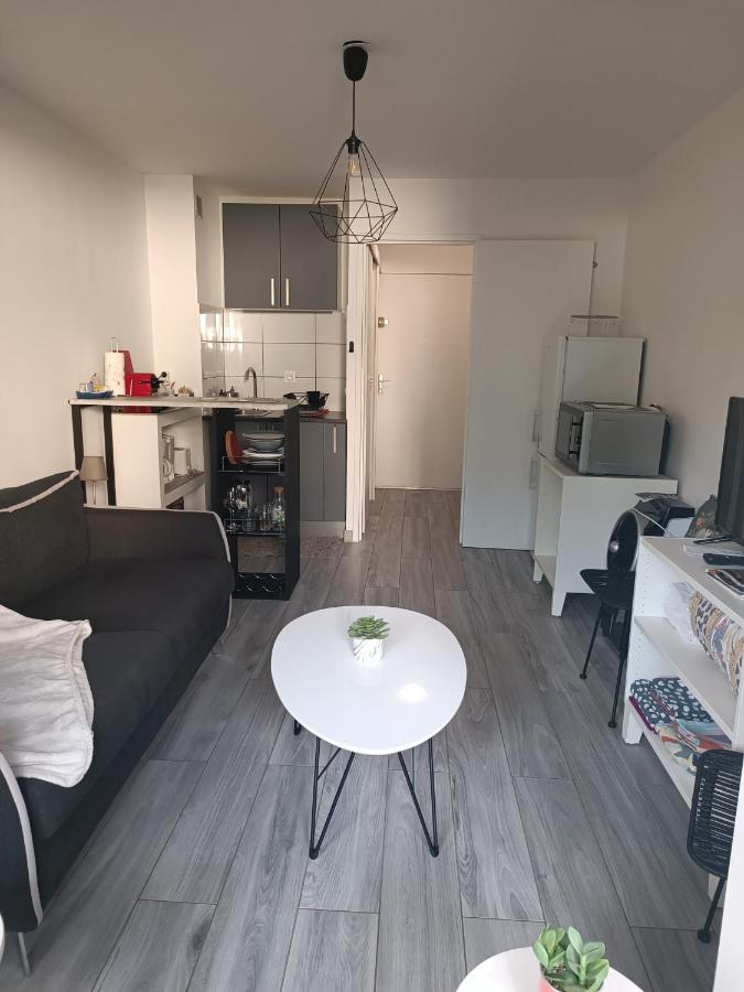 Joli studio res au calme en rez de jardin à Bandol. Extérieur photo