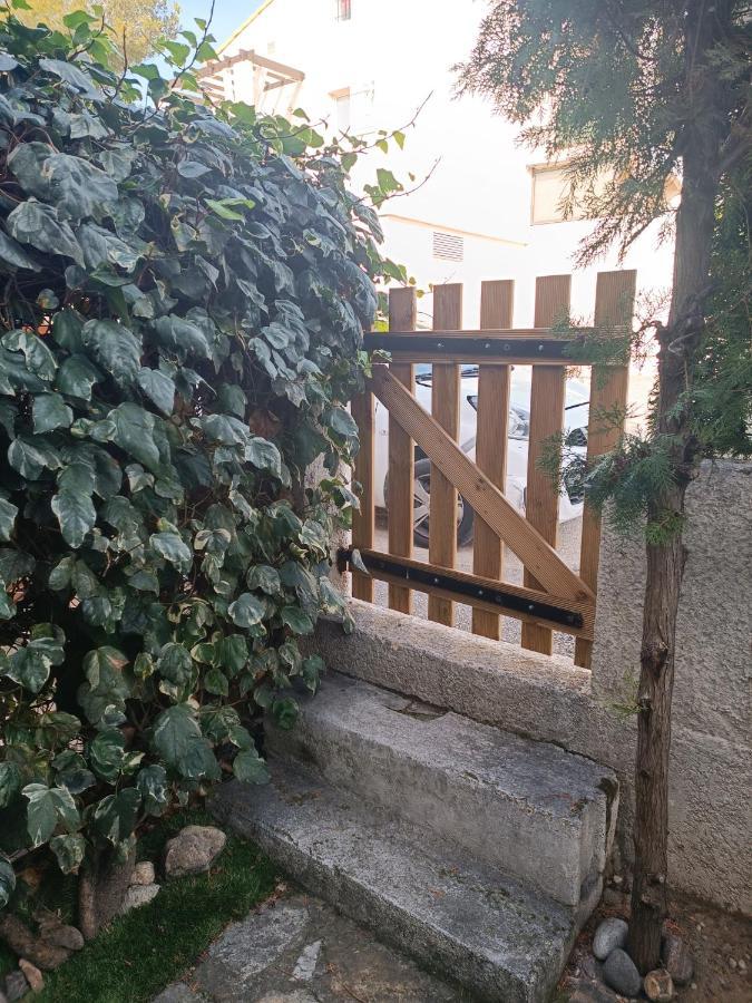 Joli studio res au calme en rez de jardin à Bandol. Extérieur photo