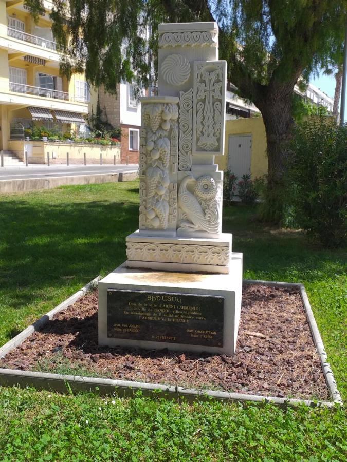 Joli studio res au calme en rez de jardin à Bandol. Extérieur photo